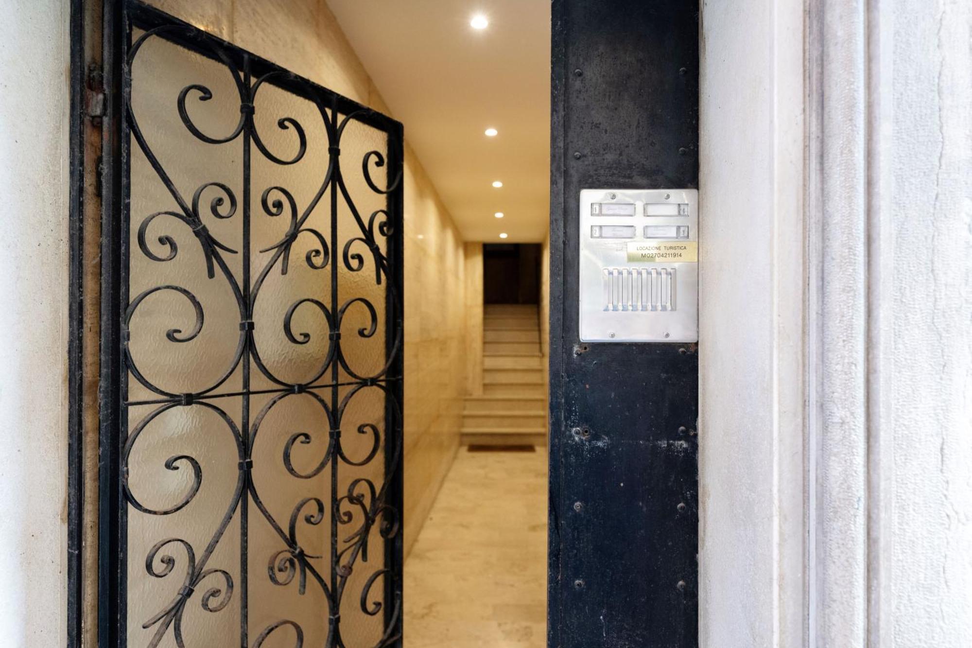 Easylife - Amazing Apartment At Rialto Venezia Экстерьер фото